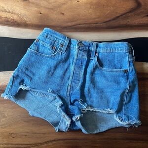 Levi’s 501 Button Fly Raw Hem Cut Off Denim Jean Shorts Light Wash Size 27